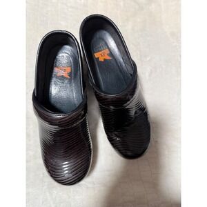 Dansko XP Black Patent Croc Embossed Clogs‎ Slip On Shoes Size 38